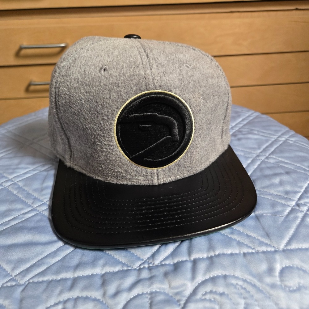 Atlanta Hawks Mitchell & Ness Hardwood Classics Wool faux leather buckleback cap